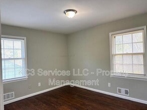 10419 College Ave in Kansas City, MO - Building Photo - Building Photo