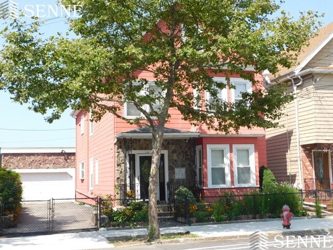 329 Washington St, Unit 2
