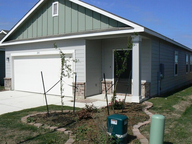 200 Woodpecker Run in Jarrell, TX - Building Photo - Building Photo