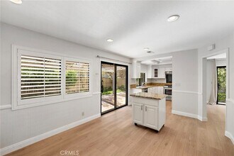 46 Silkberry in Irvine, CA - Foto de edificio - Building Photo