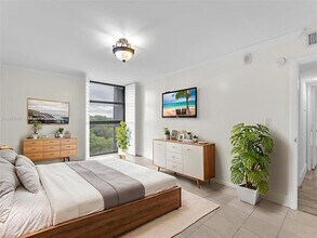 2501 Brickell Ave, Unit 601 in Miami, FL - Foto de edificio - Building Photo