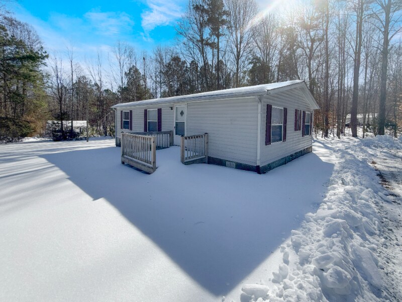 200 P Paw Ln in Troy, VA - Building Photo