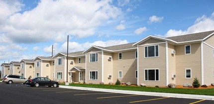 Monopoly Apartments in Bemidji, MN - Building Photo - Building Photo