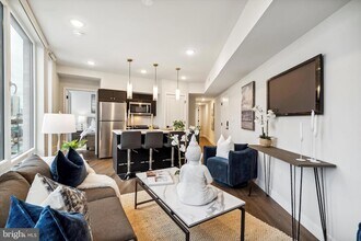 1102 Germantown Ave, Unit 309 in Philadelphia, PA - Foto de edificio - Building Photo