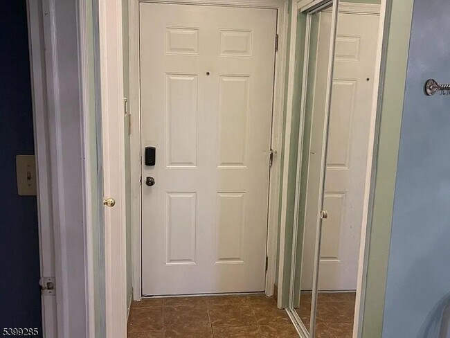 420 Stratford Pl in Bound Brook, NJ - Building Photo - Building Photo