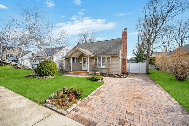 2315 Willow St in Wantagh, NY - Building Photo - Building Photo