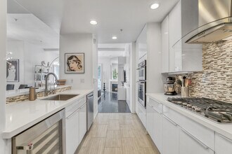 1706 Colby Ave in Los Angeles, CA - Foto de edificio - Building Photo