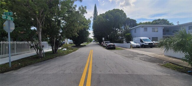 2615 SW 22nd Ave in Miami, FL - Building Photo - Building Photo