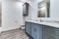 711 E Main St photo'