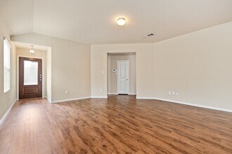 6030 Snorkel Square in Converse, TX - Building Photo - Building Photo