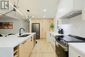 10 Flagstaff Rd in Toronto, ON - Building Photo - Building Photo