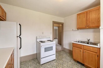 9404 W Hayes Ave in West Allis, WI - Building Photo - Building Photo