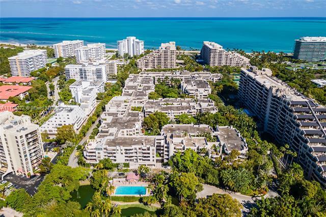 161 Crandon Blvd, Unit 118 in Key Biscayne, FL - Building Photo