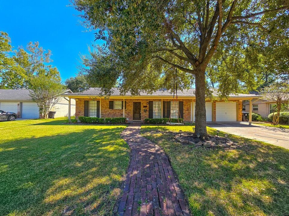 9507 Meadowbriar Ln in Houston, TX - Building Photo