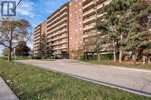 1100 Courtland Ave E in Kitchener, ON - Building Photo