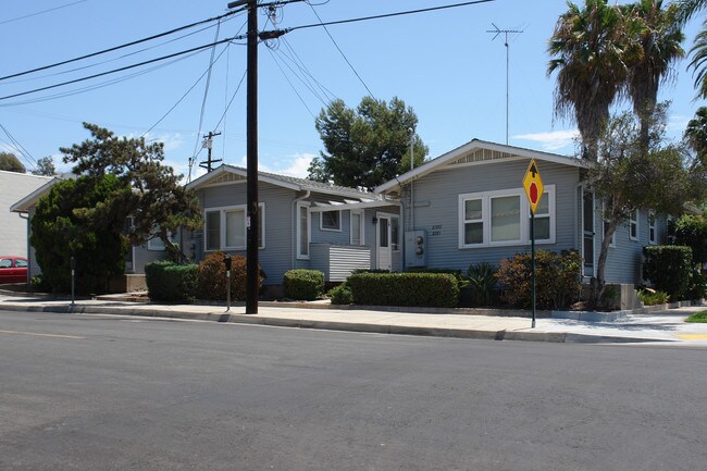 8351-8365 Lemon Ave in La Mesa, CA - Building Photo - Building Photo