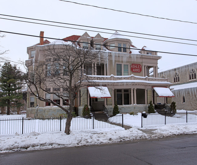 Ashley Arms in Syracuse, NY - Foto de edificio - Building Photo