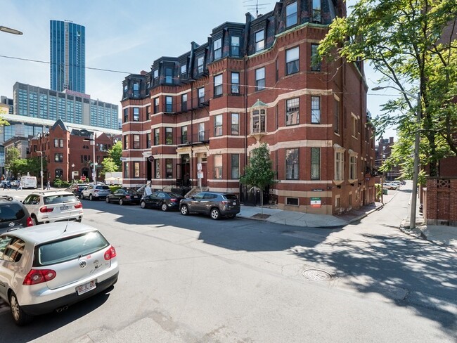 30 Gloucester St, Unit 2
