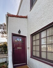 1129 Carmona Ave in Los Angeles, CA - Building Photo - Building Photo