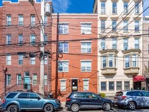 226 Madison St in Hoboken, NJ - Foto de edificio - Building Photo