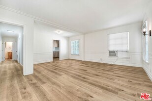 308 S Reeves Dr in Beverly Hills, CA - Building Photo