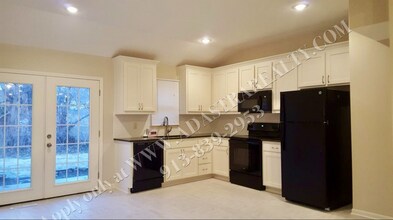 7739 Kessler Ln in Overland Park, KS - Foto de edificio - Building Photo