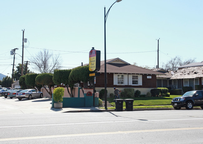 1110 W Victory Blvd in Burbank, CA - Foto de edificio - Building Photo