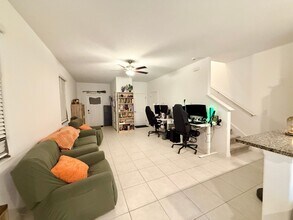 8304 Crescent Oaks Dr in New Port Richey, FL - Building Photo - Building Photo