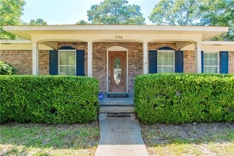2704 Woodcliff Dr E in Mobile, AL - Building Photo - Building Photo