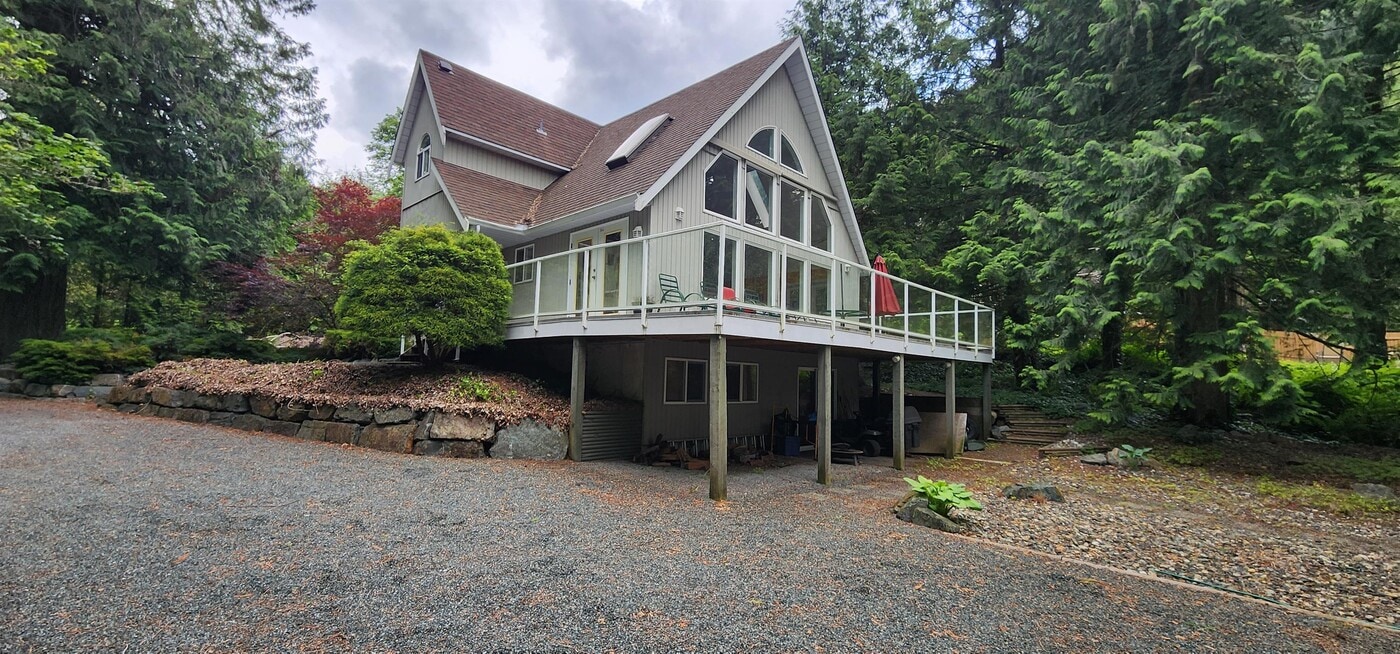 7513 Rockwell Dr in Agassiz, BC - Building Photo