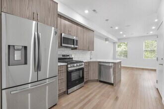 2032 N Franklin St in Philadelphia, PA - Building Photo - Building Photo
