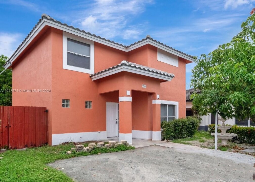 5210 NW 185th Ter in Miami Gardens, FL - Building Photo