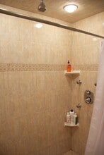 1079 Beacon St, Unit 2 in Brookline, MA - Building Photo - Building Photo