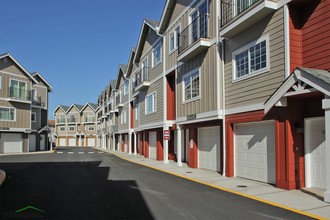 Miller Creek Court in Burien, WA - Foto de edificio - Building Photo