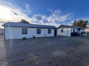 60 Locust St in Fernley, NV - Building Photo - Building Photo