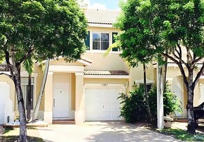 11357 NW 57th Ln in Doral, FL - Building Photo