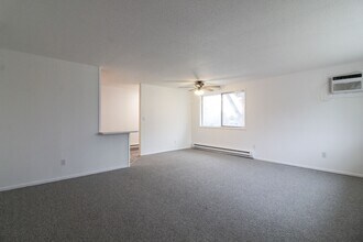 1618 W 7th Pl in Kennewick, WA - Foto de edificio - Building Photo