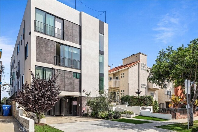 2432 Penmar Ave in Los Angeles, CA - Building Photo - Building Photo