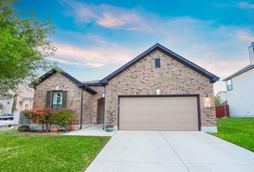 1427 Sun Garden in San Antonio, TX - Building Photo