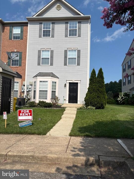 1951 Camelia Ct in Odenton, MD - Building Photo