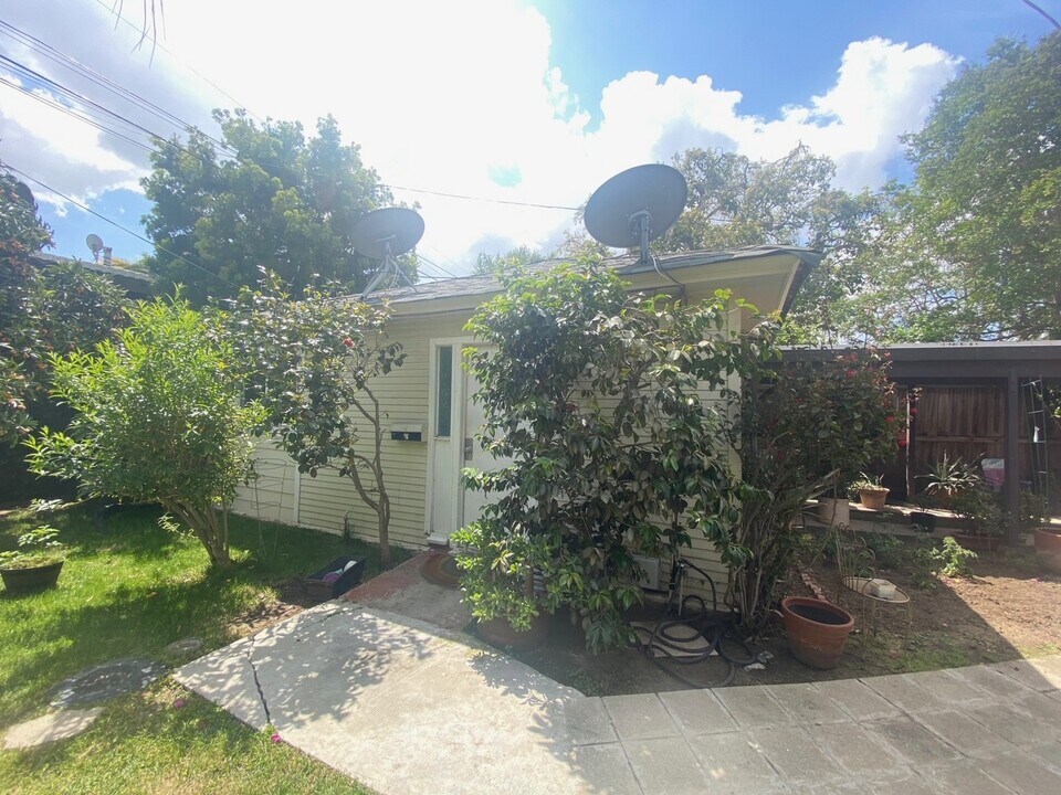 1348 N Spaulding Ave, Unit GUESTHOUSE in Los Angeles, CA - Foto de edificio
