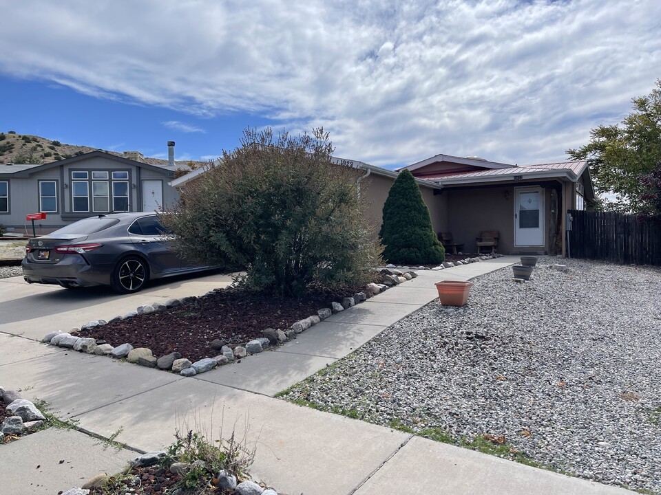 1922 Avenida Canada in Espanola, NM - Building Photo