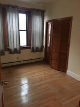 369 Centre St, Unit 2 in Boston, MA - Foto de edificio - Building Photo