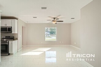 494 Stillwater Ave in Spring Hill, FL - Building Photo - Building Photo