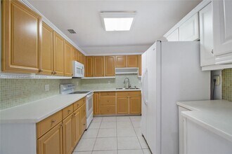 119 Harbor Dr in Key Biscayne, FL - Building Photo - Building Photo