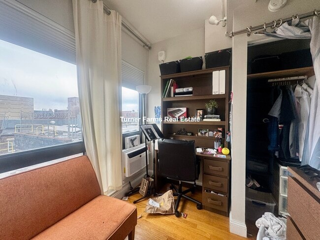 12 Stoneholm St, Unit 619R in Boston, MA - Foto de edificio - Building Photo