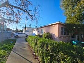 6251 Canby Ave, Unit Guesthouse in Tarzana, CA - Building Photo