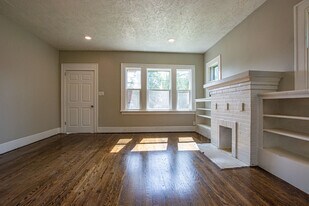 3804 Dodge St in Omaha, NE - Building Photo
