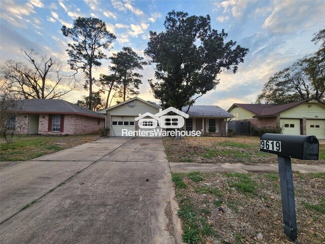 9619 Guest St in Houston, TX - Foto de edificio - Building Photo