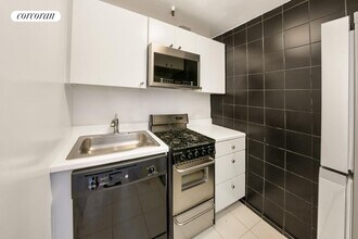 120 E 19th St in New York, NY - Building Photo - Building Photo